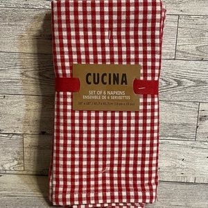 Cucina table napkins, NWT